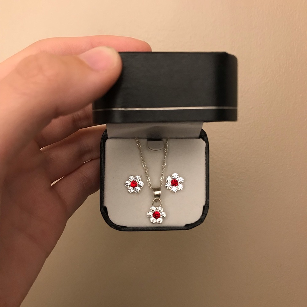 Earrings and necklace set from Panama
